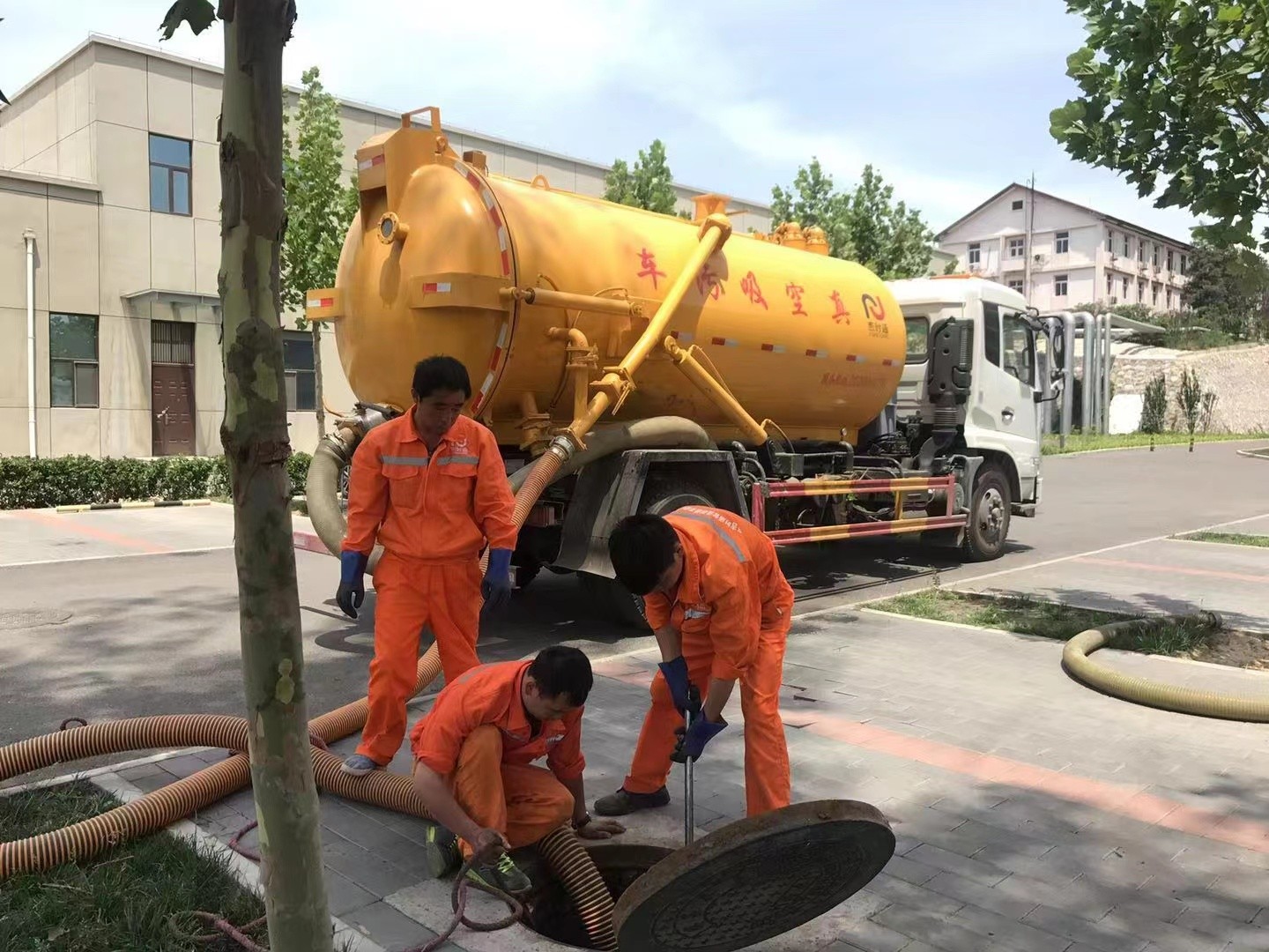 黔东南化粪池清理与5-8吨吸粪车施工效率分析